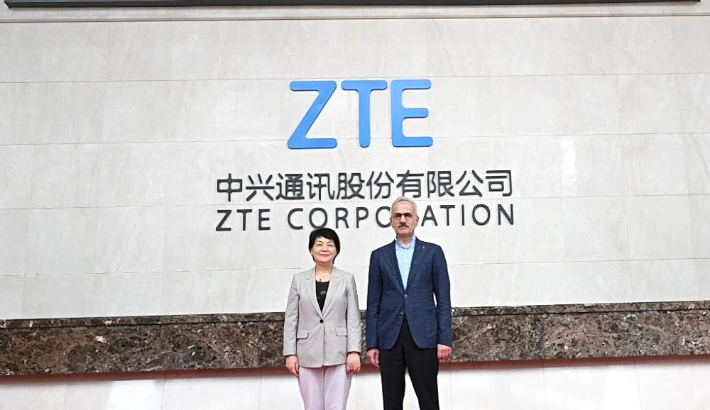 BAKAN URALOĞLU, TEKNOLOJİ DEVLERİYLE BİR ARAYA GELDİ