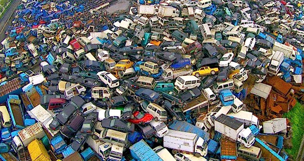 ÇİN, 30 MİLYONDAN FAZLA ESKİ MODEL KAMYONU TRAFİKTEN ÇEKTİ