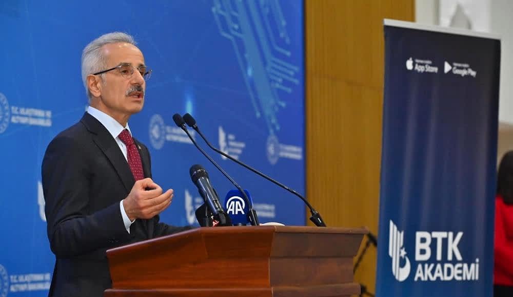 FİBER OPTİK AĞ, DÜNYAYI 14 KEZ DOLAŞACAK UZUNLUĞA ULAŞTI