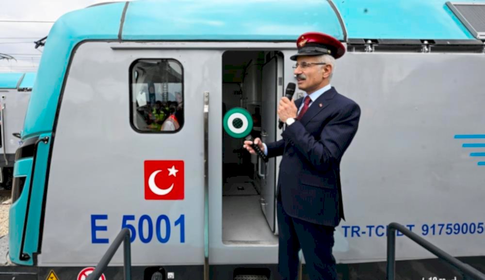 YERLİ VE MİLLİ LOKOMOTİF İLK SEFERİNİ TAMAMLADI